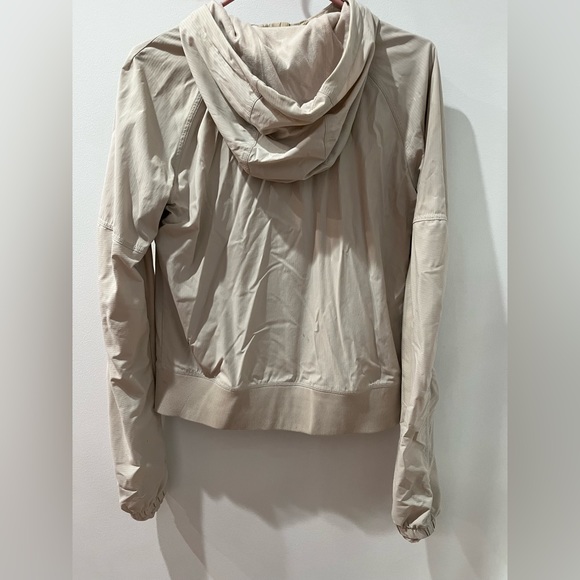 Lululemon spring jacket, bomber style size 8 - Picture 5 of 8
